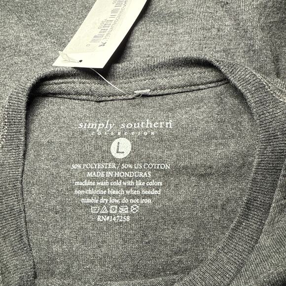 Simply Southern Merry Black Lab Christmas T Shirt Large NWT - Picture 6 of 6